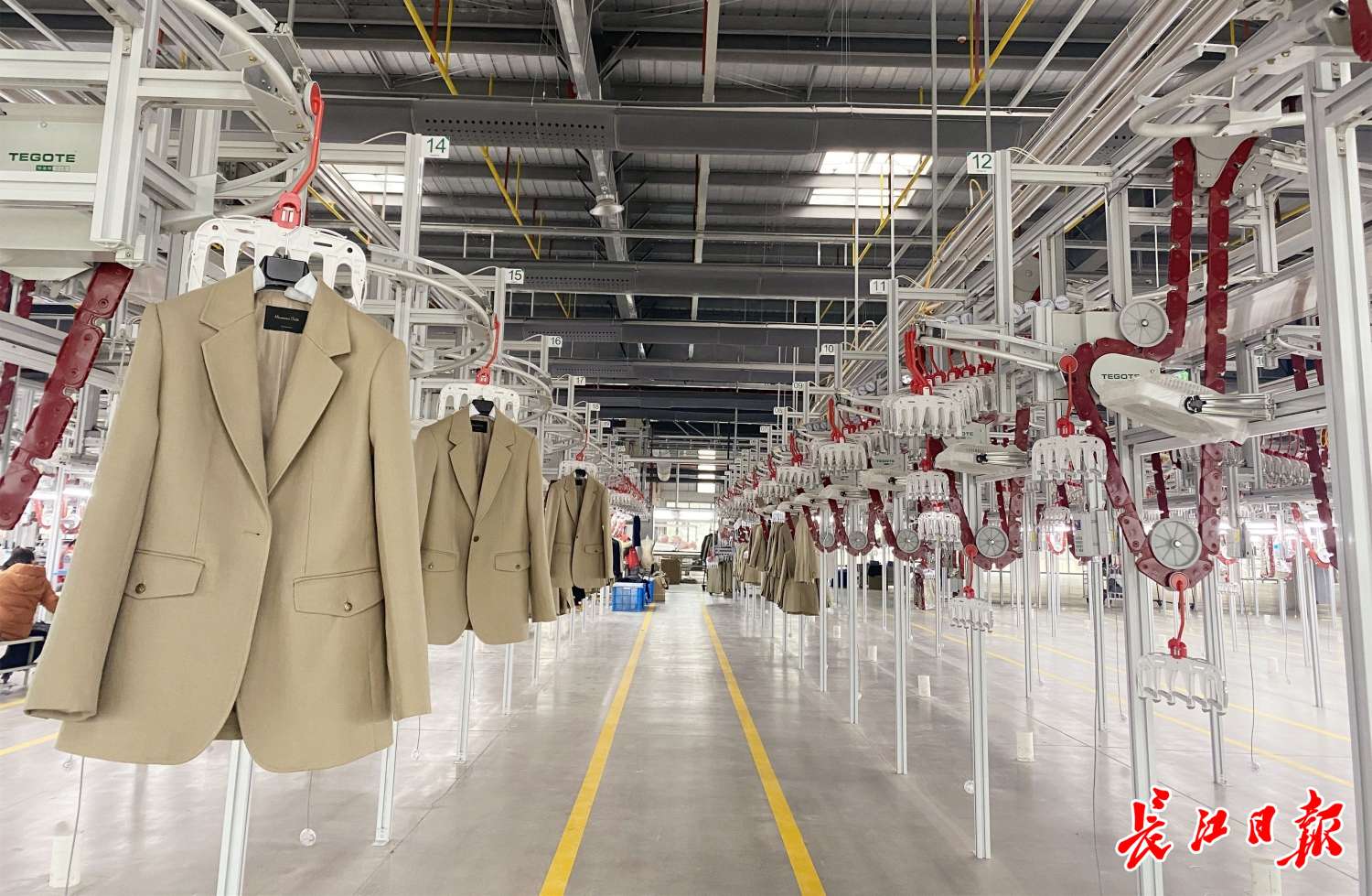 長(zhǎng)銳服裝 奔跑在智能化改造的路上，驅(qū)動(dòng)服飾研發(fā)新變革